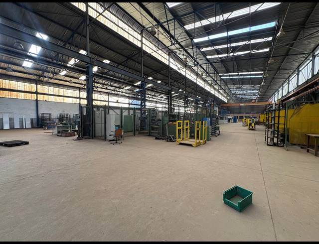 4,450M² WAREHOUSE FOR SALE IN DEVLAND